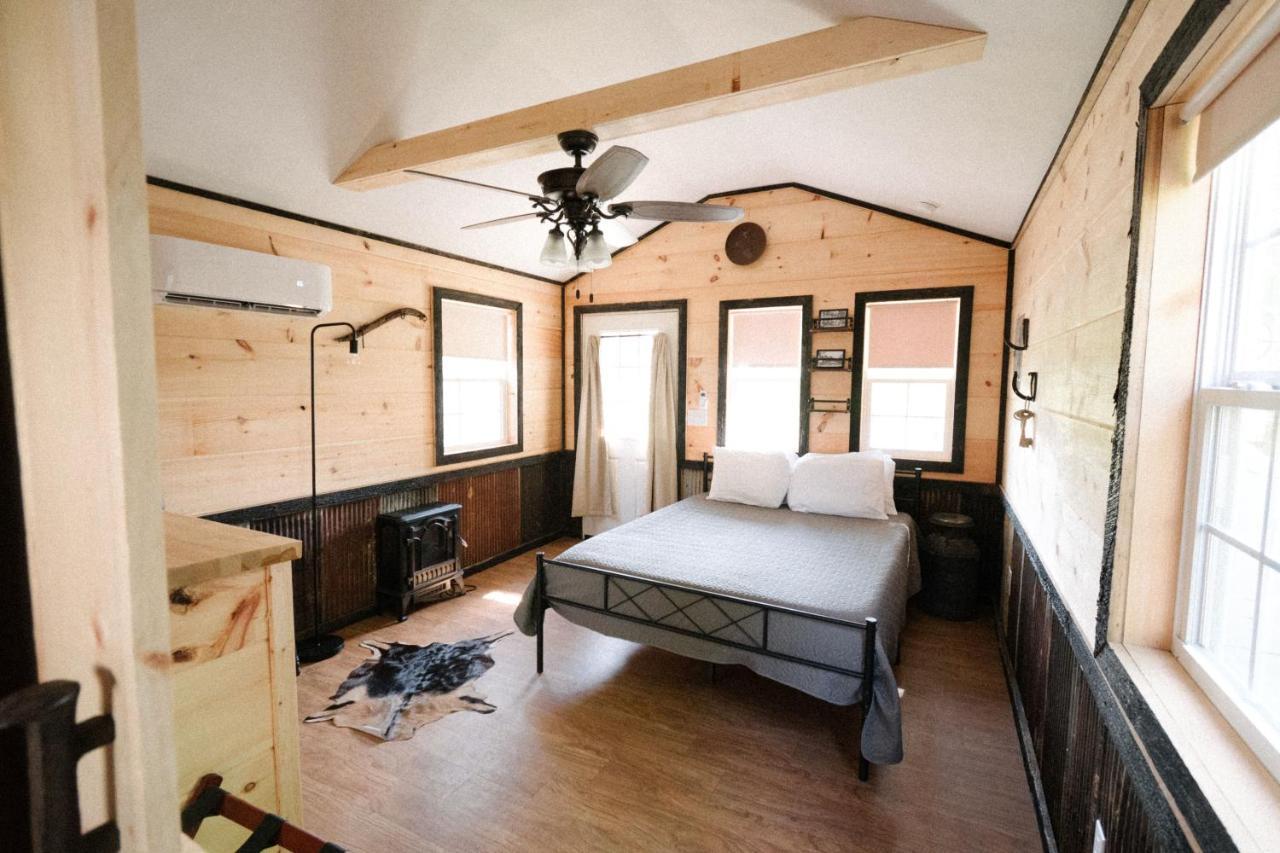 The Outpost Hotel Grand Rivers ภายนอก รูปภาพ