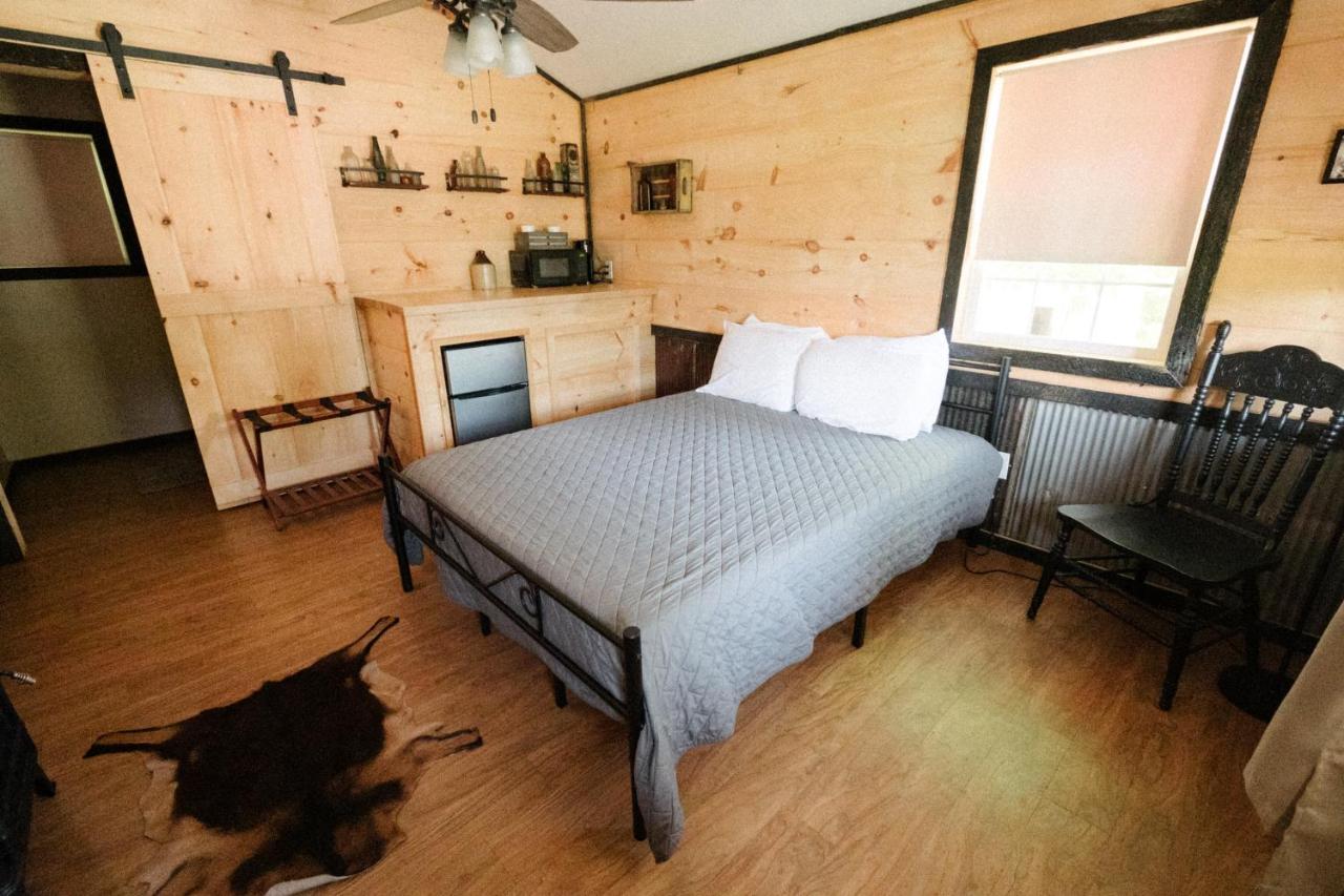 The Outpost Hotel Grand Rivers ภายนอก รูปภาพ