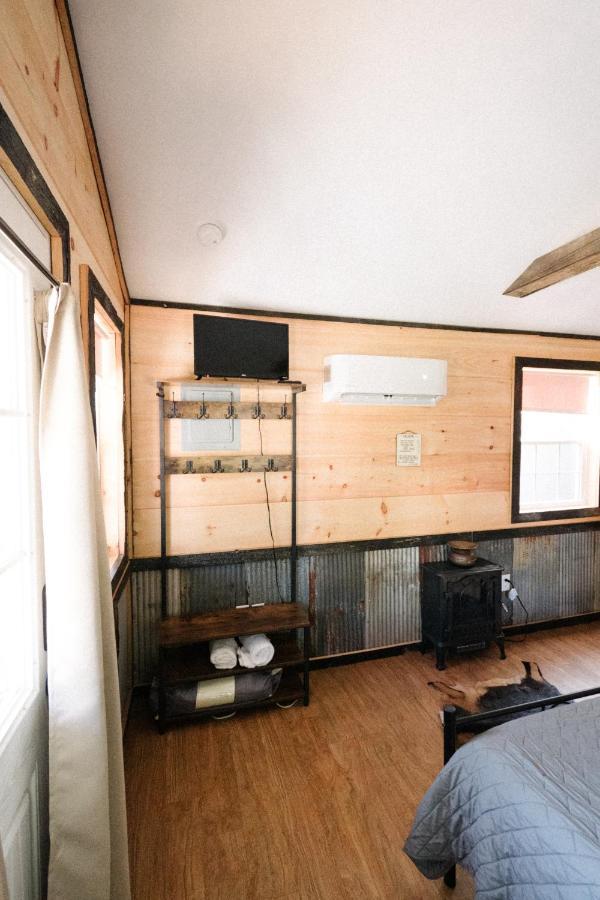 The Outpost Hotel Grand Rivers ภายนอก รูปภาพ